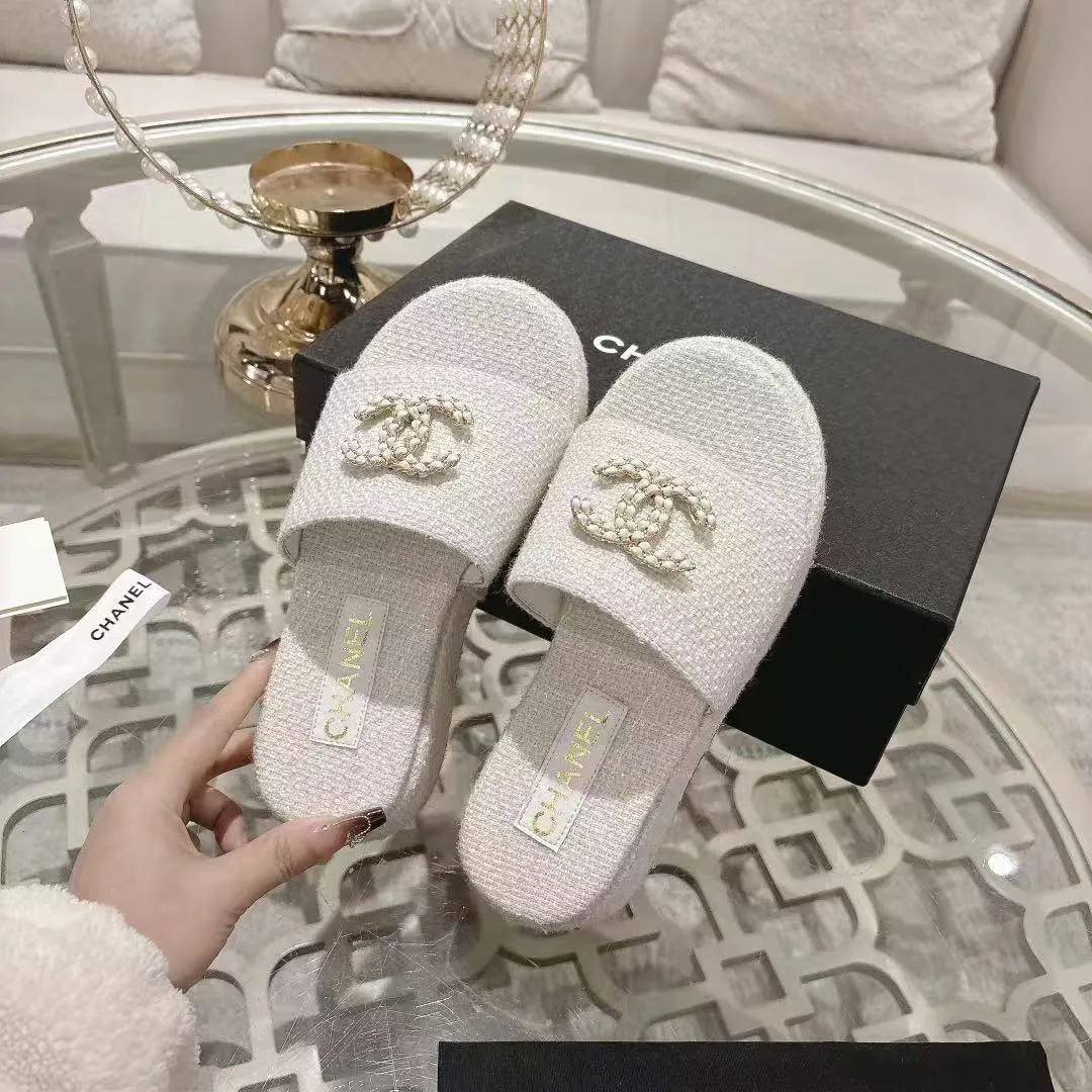 👟👟Ex-factory price 480👟👟 🎉Chanel Chanel 2025 Xiaoxiang C family thick-soled sandals series official website synchronization, classic and elegant, casual wear 🌹🌹🌹🌹Original logo ~ Made of imported sheepskin and C family custom fabrics, a variety of colors for the goddess to choose! ❤️❤️❤️❤️ Code number: 36~40 (35.41.42 customized, non-returnable) Color: 5 colors;